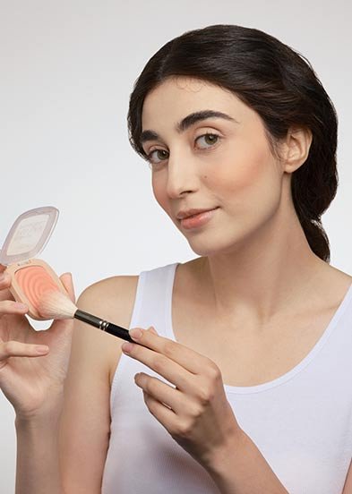 как красить компактные румяна