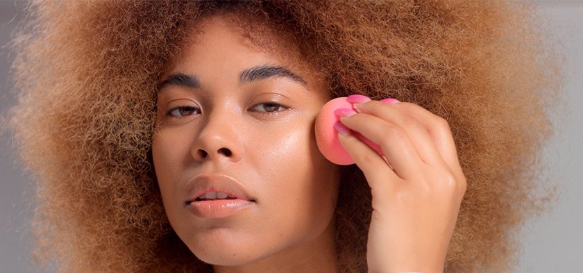 как наносить тональный крем спонжем