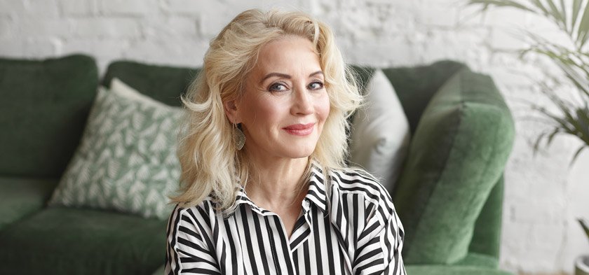 Красивая женщина в возрасте