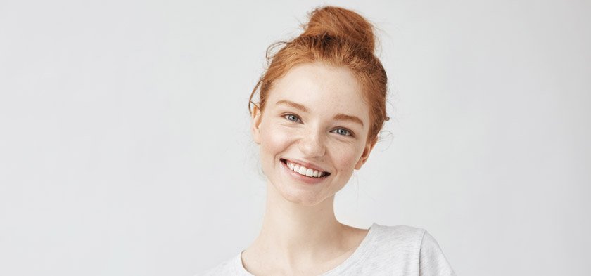 Красивая девушка с рыжими волосами