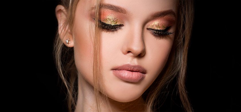 макияж с золотистыми тенями
