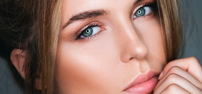 A polished and sophisticated makeup for work - ideal for an office or a job. Int