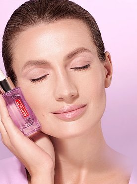 девушка с ярким макияжем