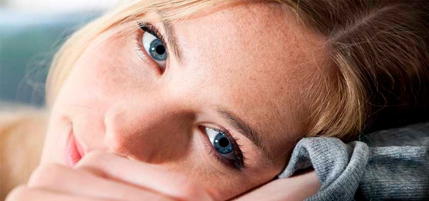 светлая девушка