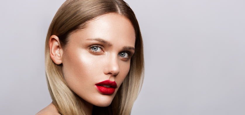 девушка с красной помадой