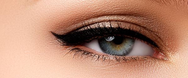 фото как рисовать стрелки на глазах подводкой для начинающих