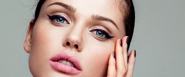 девушка с красивым макияжем