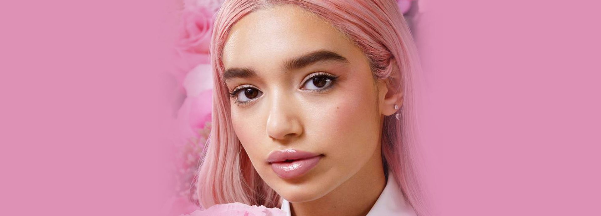 девушка с ярким макияжем